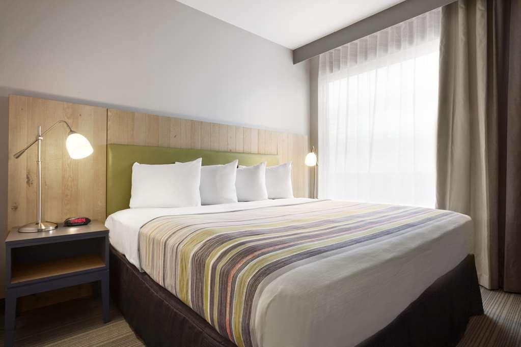 Country & By Radisson, Germantown, Wi 3*