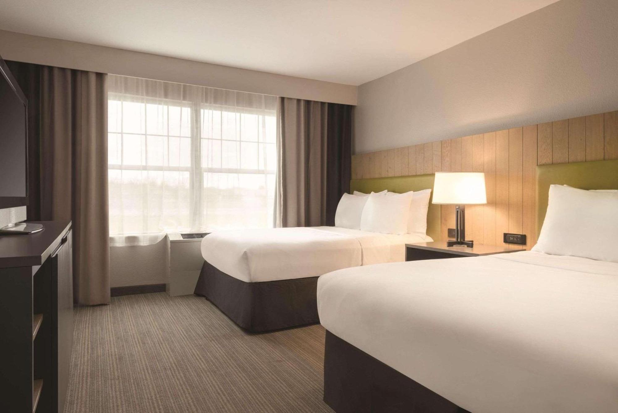 Country & By Radisson, Germantown, Wi Hotel 3*