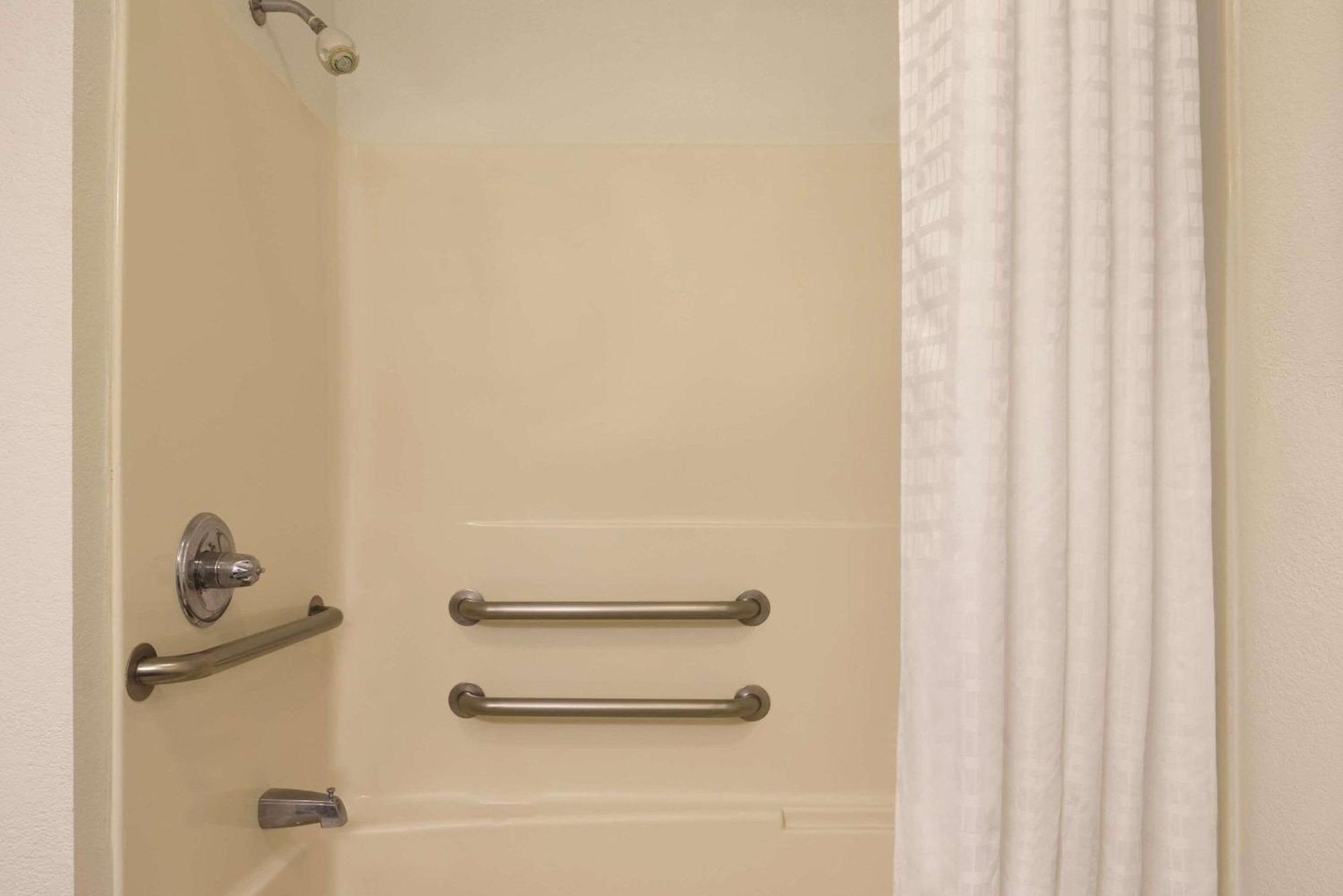 Country & By Radisson, Germantown, Wi Hotel