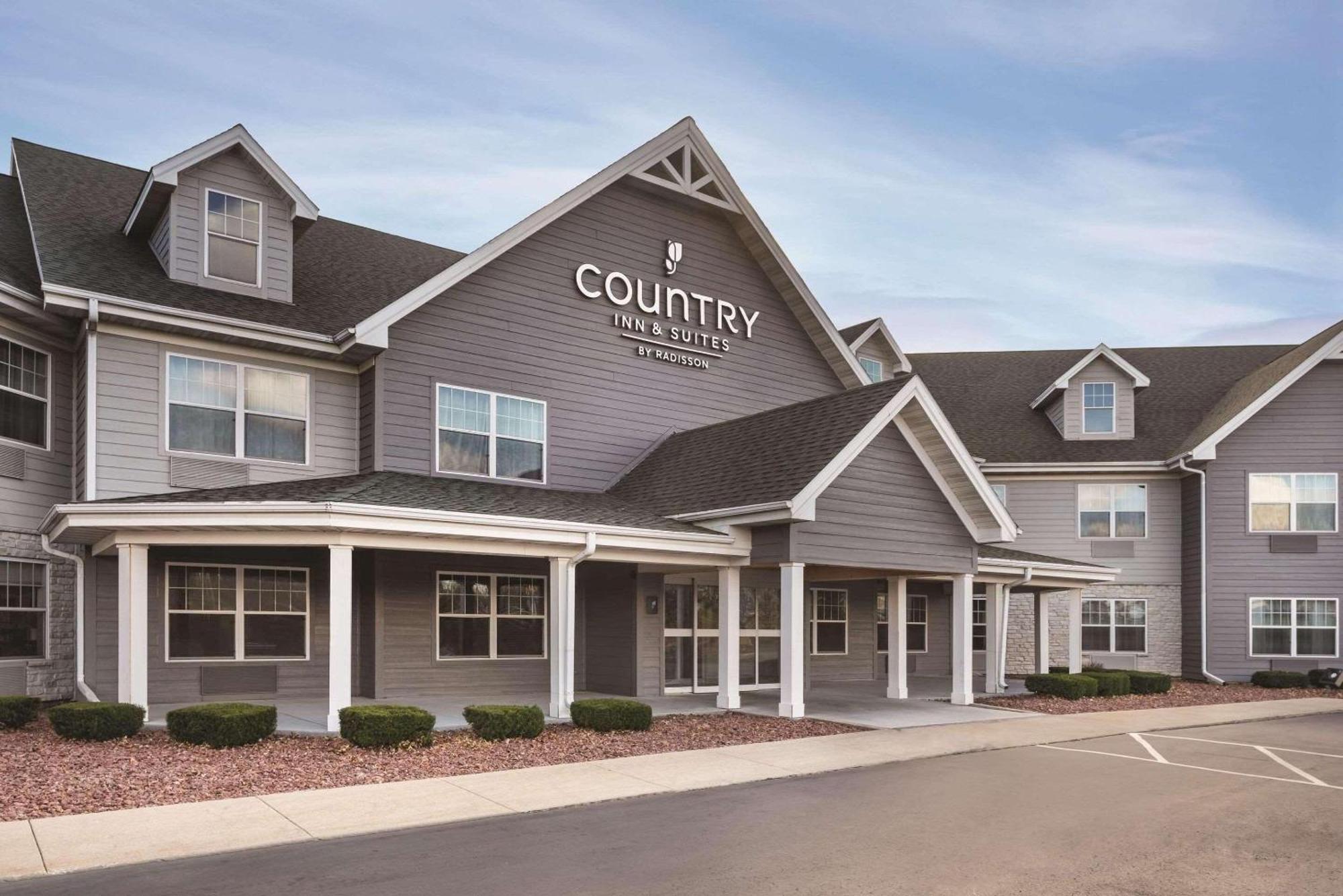 Country & By Radisson, Germantown, Wi Hotel