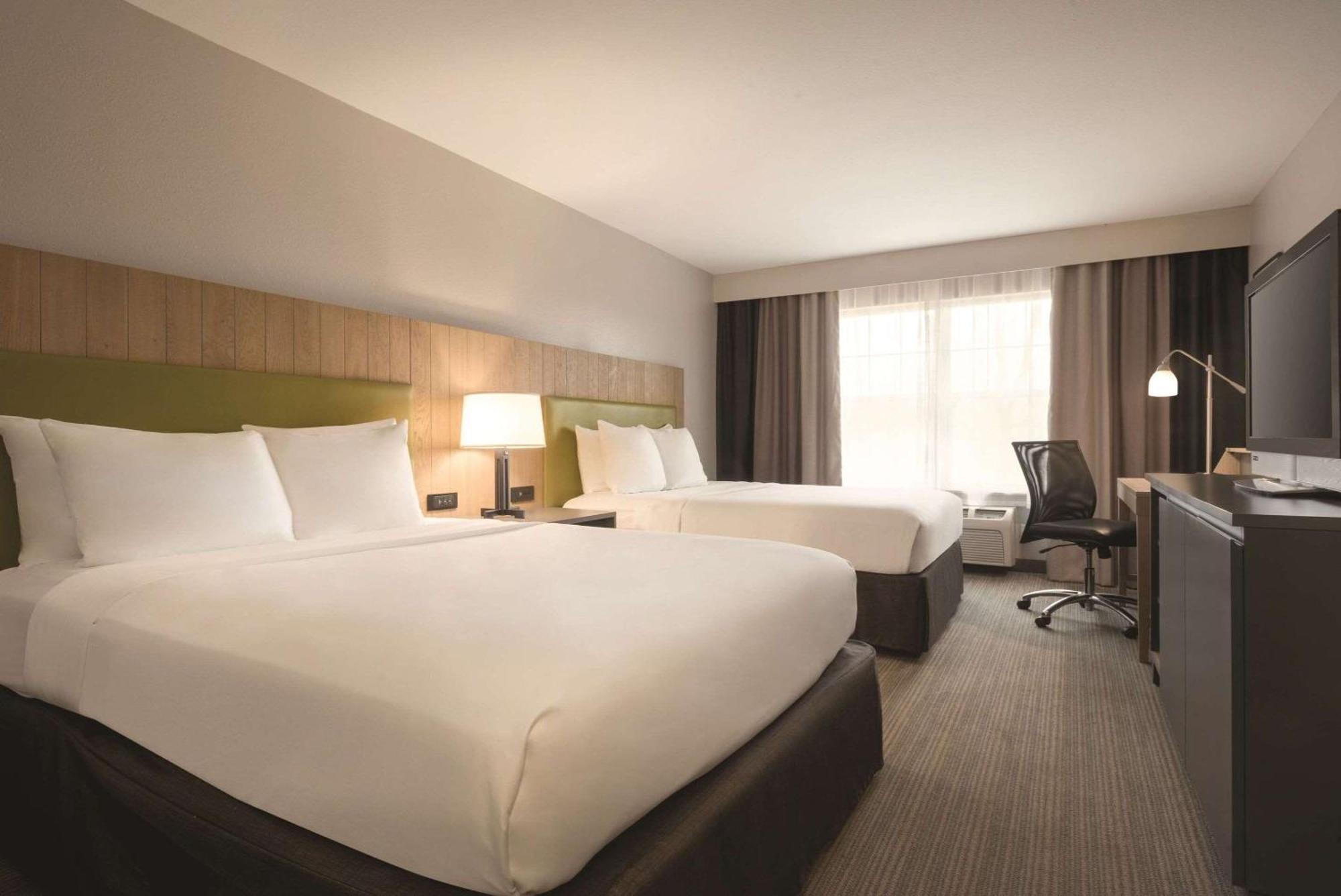 Country & By Radisson, Germantown, Wi